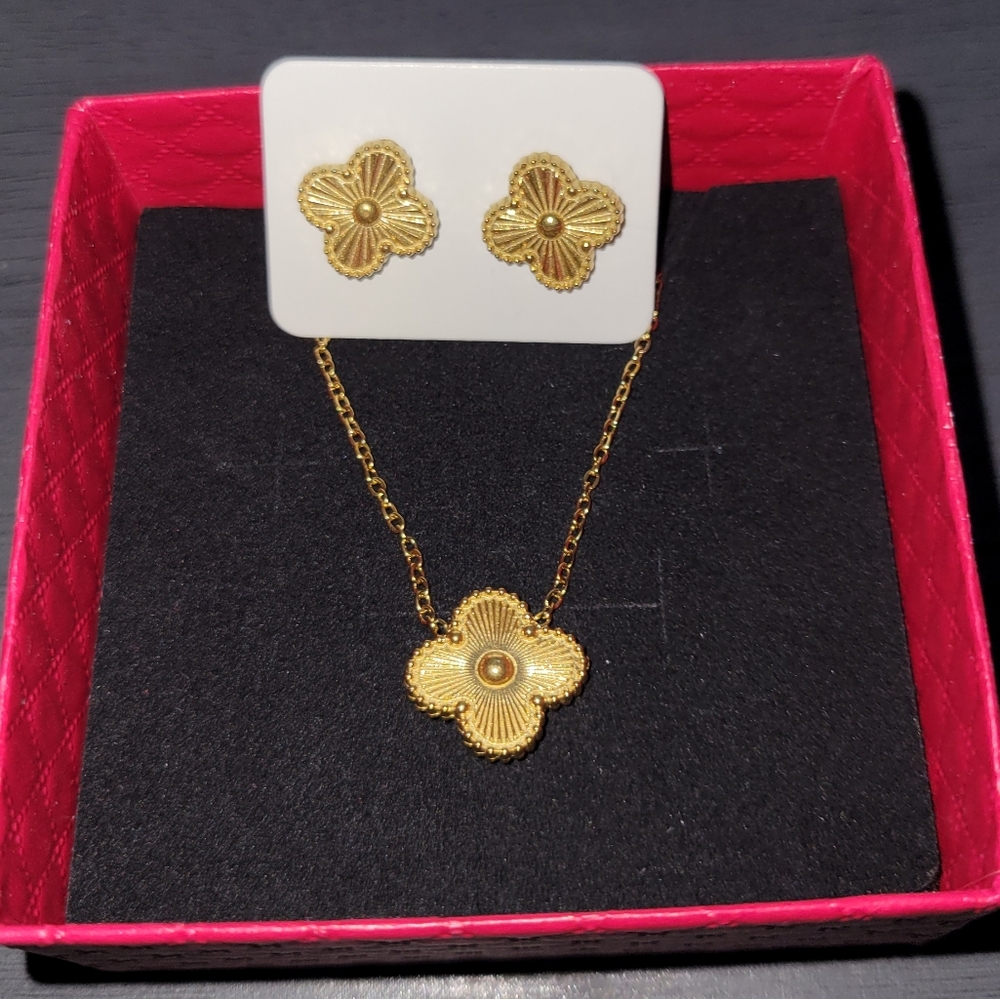 Alhambra four leaf van clover Necklace and earring